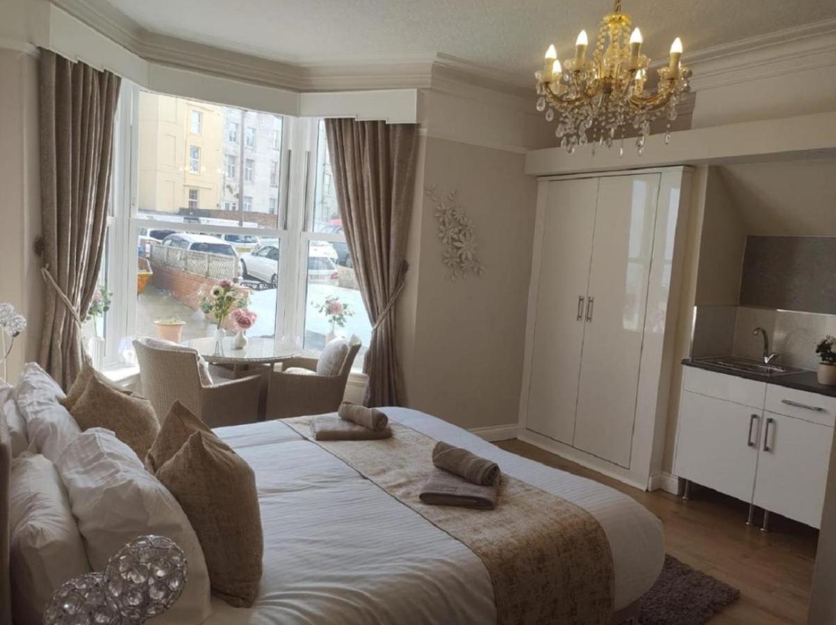 The Thoresby Scarborough Quarto foto