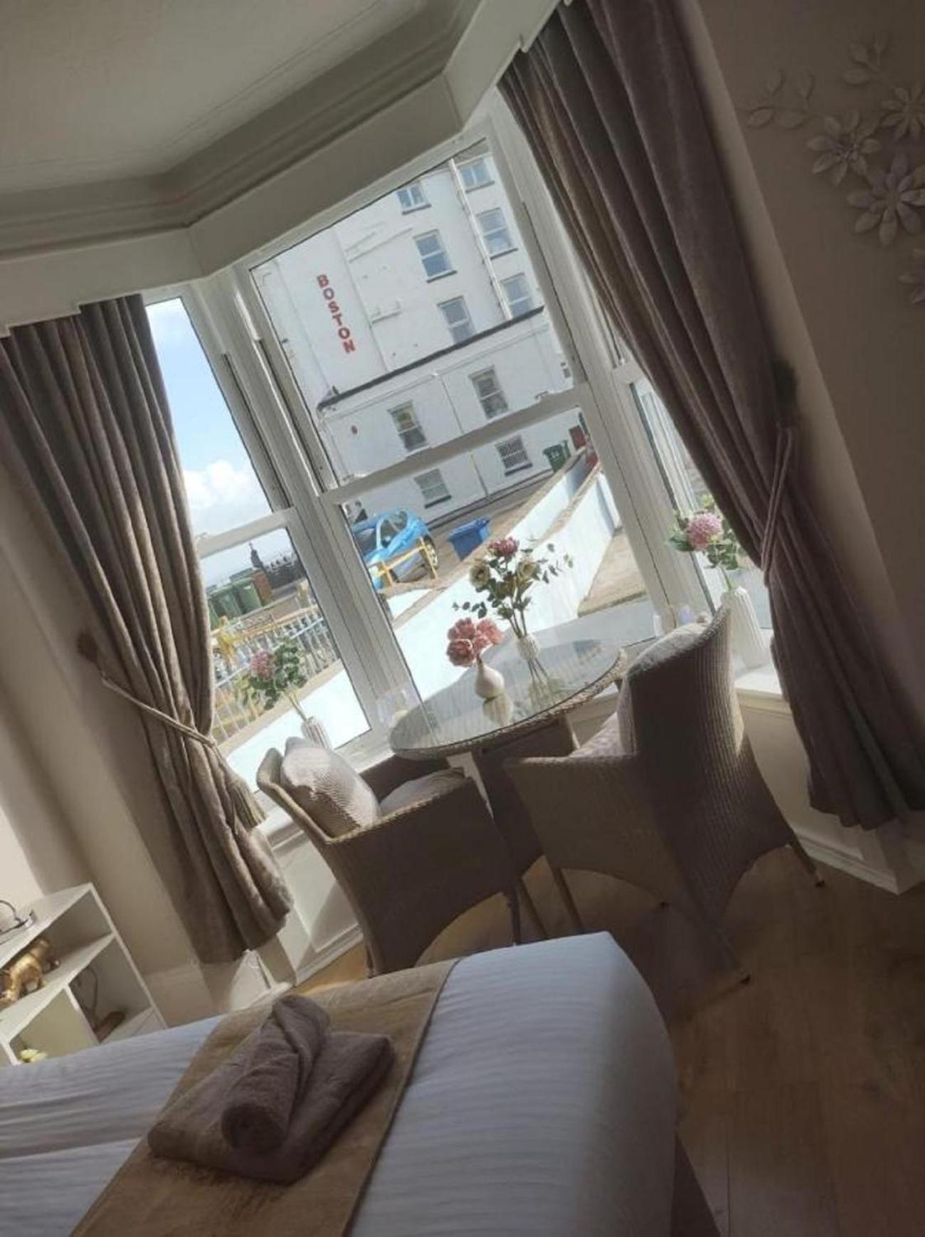 The Thoresby Scarborough Quarto foto